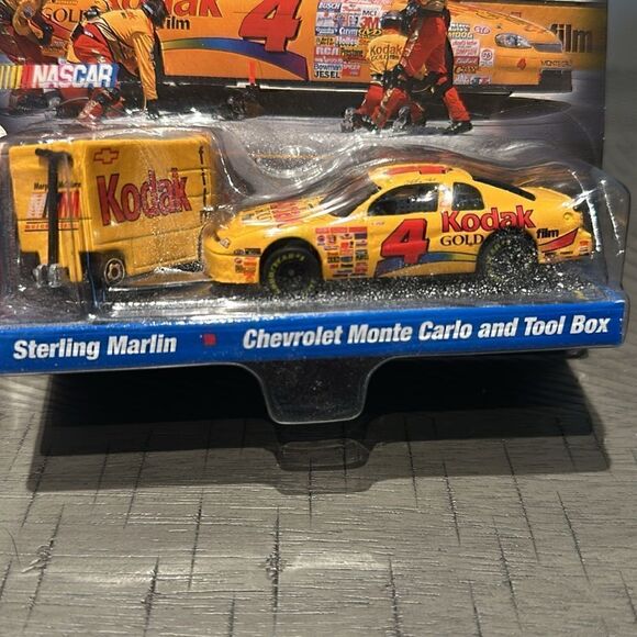 Team Hot Wheels Pro Racing Sterling Marlin #4 - Picture 3 of 4